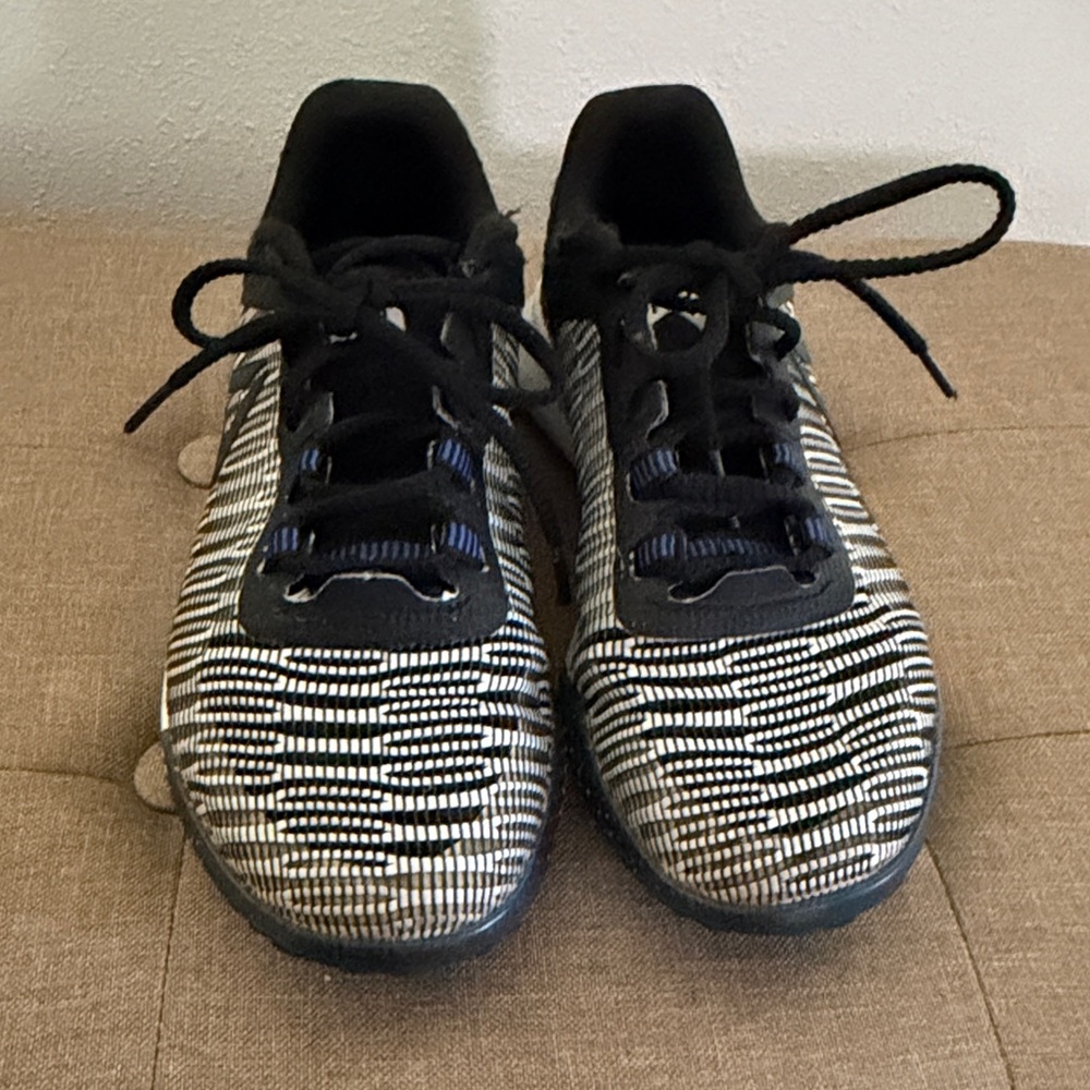 Reebok Kids Black & White JJ Watt II low Sneakers size 5 youth - Picture 3 of 9